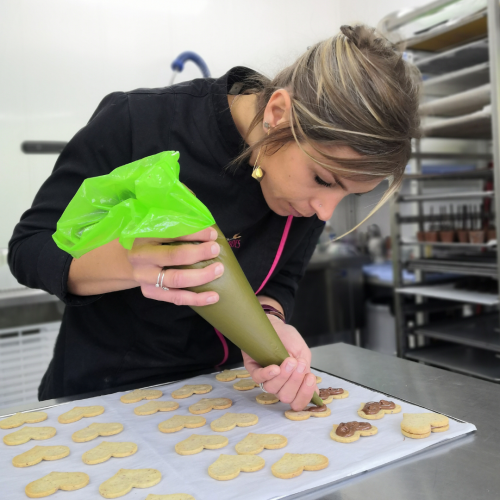 creation-laboratoire-pate-de-fruit-tartelettes-meringues-chocolat-sucette-gourmandises-manon-passy-plaisir (3)